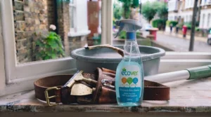Concentrated professional window cleaning detergent for streak-free results.